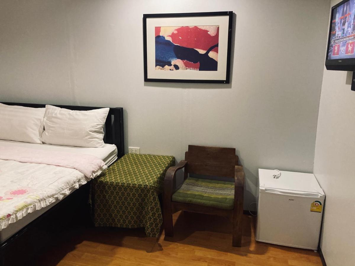Noom Guesthouse Lop Buri Esterno foto