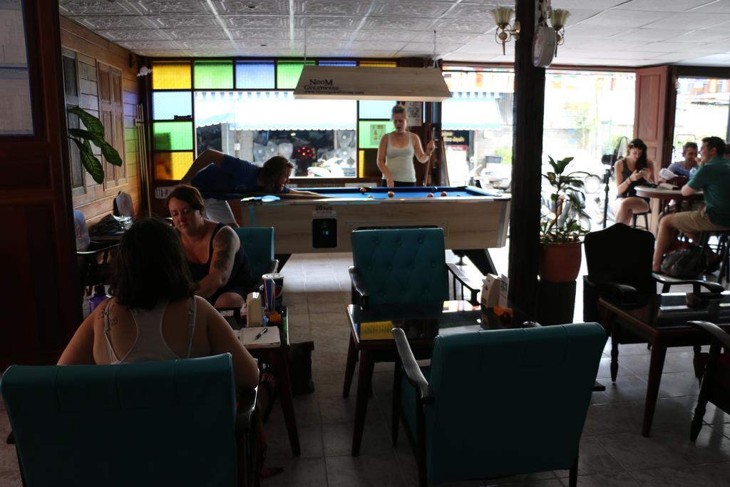 Noom Guesthouse Lop Buri Esterno foto