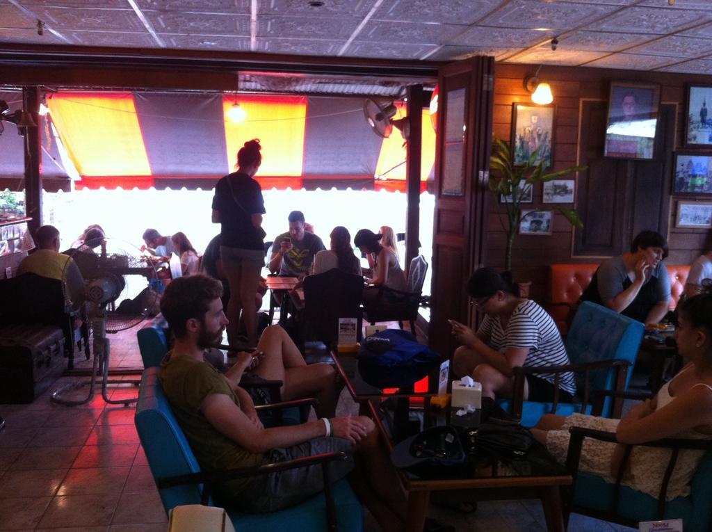 Noom Guesthouse Lop Buri Esterno foto