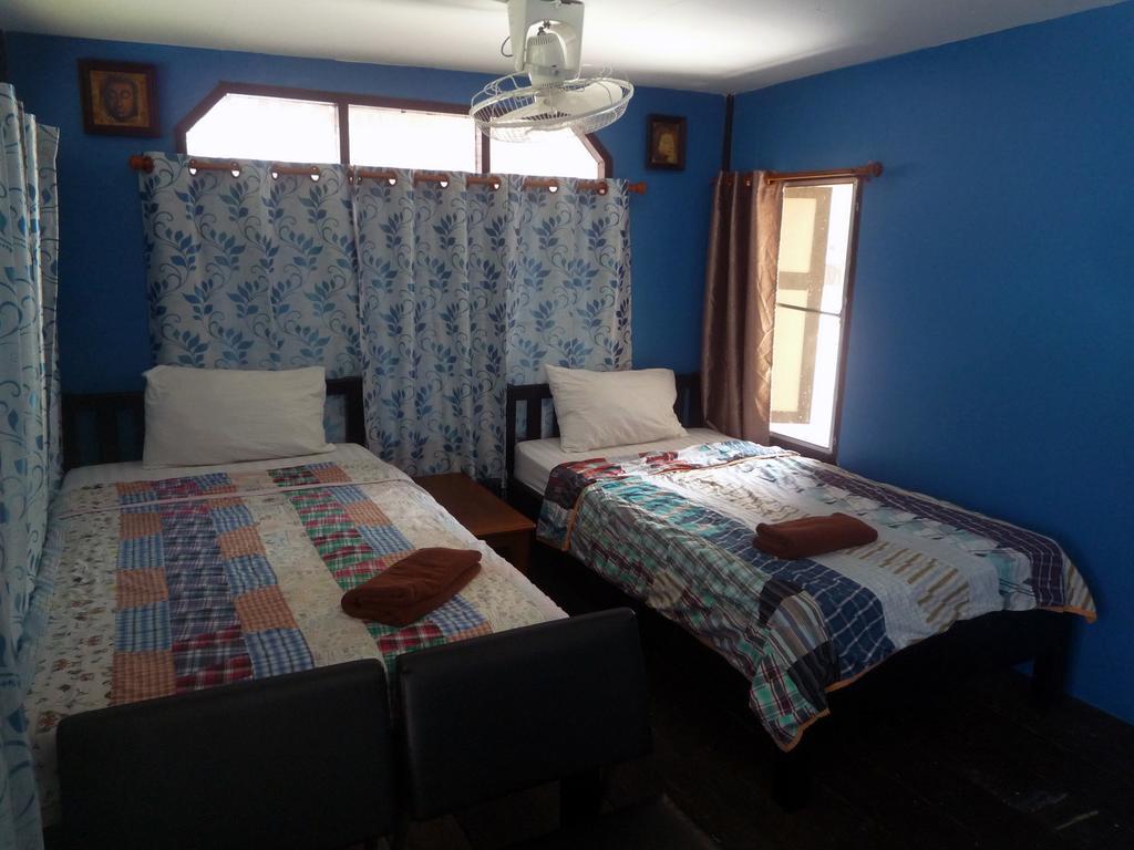 Noom Guesthouse Lop Buri Esterno foto