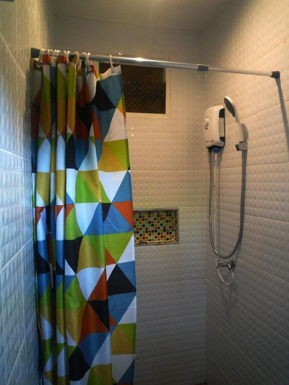 Noom Guesthouse Lop Buri Esterno foto