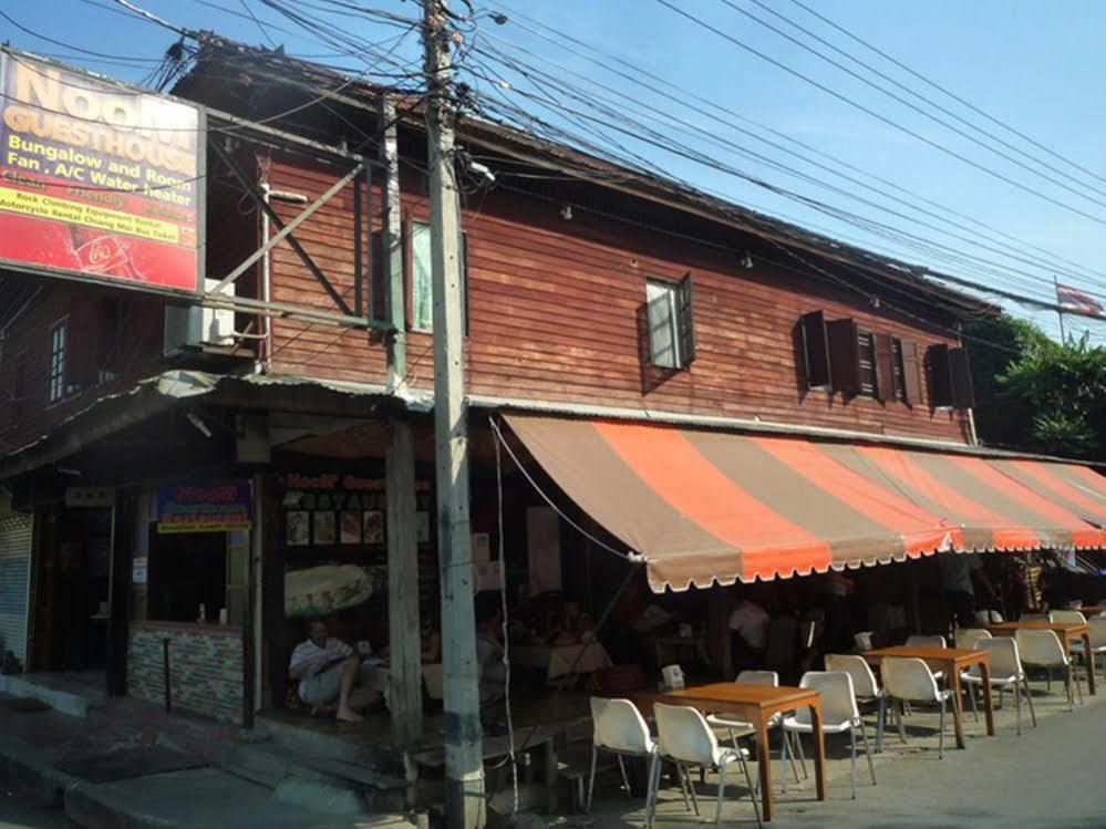 Noom Guesthouse Lop Buri Esterno foto