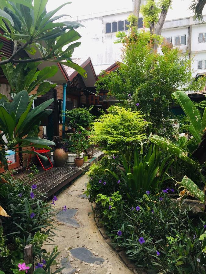 Noom Guesthouse Lop Buri Esterno foto